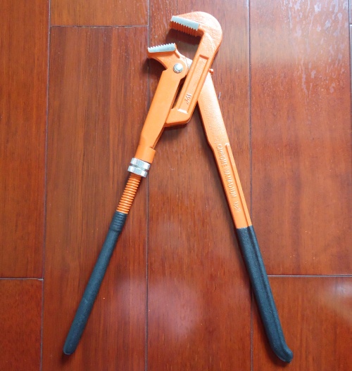 Good quality 90 degree bent nose pipe wrench