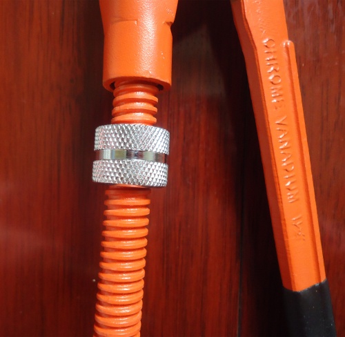 Good quality 90 degree bent nose pipe wrench