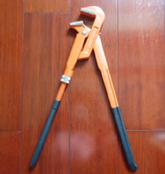 Good quality 90 degree bent nose pipe wrench